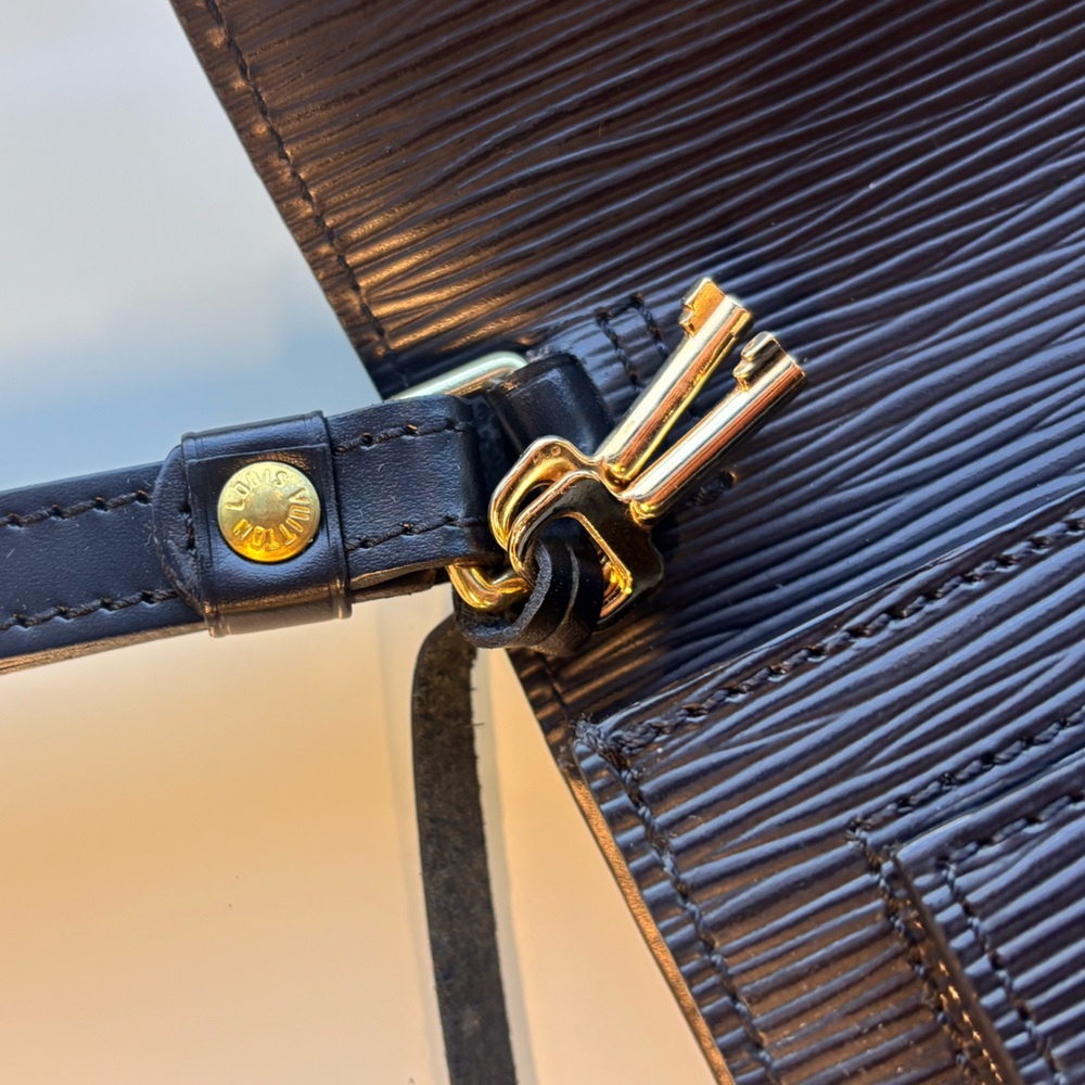 Louis Vuitton Epi Pochette Sellier Dragonne clutch bag in black epi leather - Picture 7 of 11